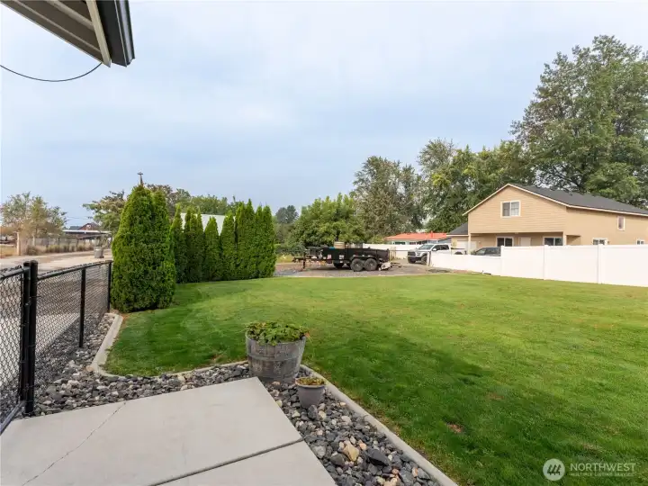 Spacious front yard
