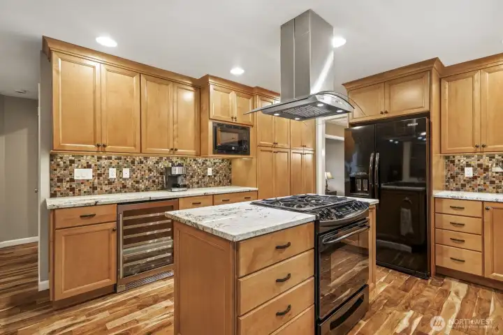 Wine fridge and lots prep space