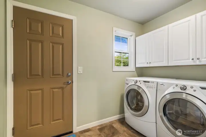 Utility room w/storage