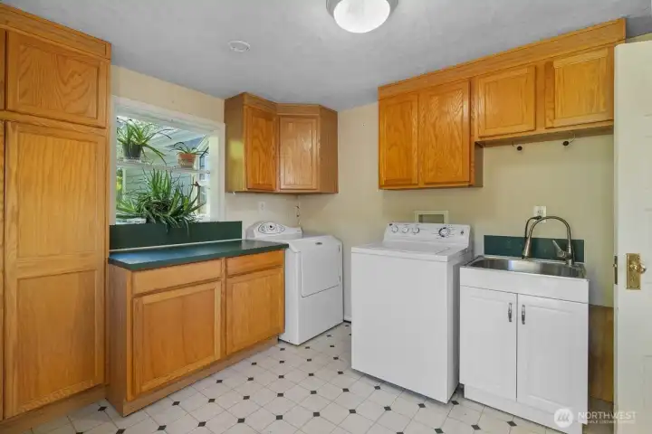 Utility room off kitchen with sink and storage!