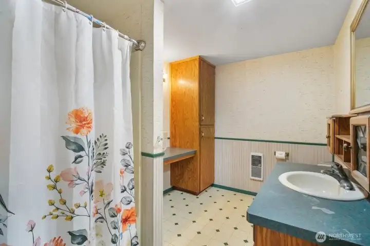 Full size bathroom in hallway downstairs