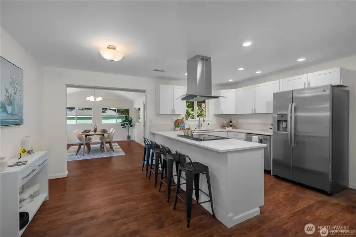 KICTHEN/DINING | Bar seating