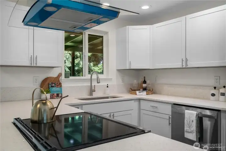 KITCHEN | Brand new stainless steel appliances