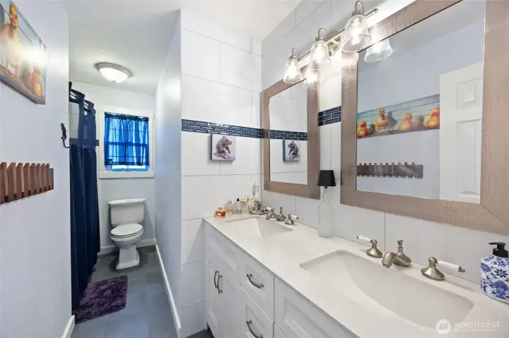 Main Bathroom Upstairs