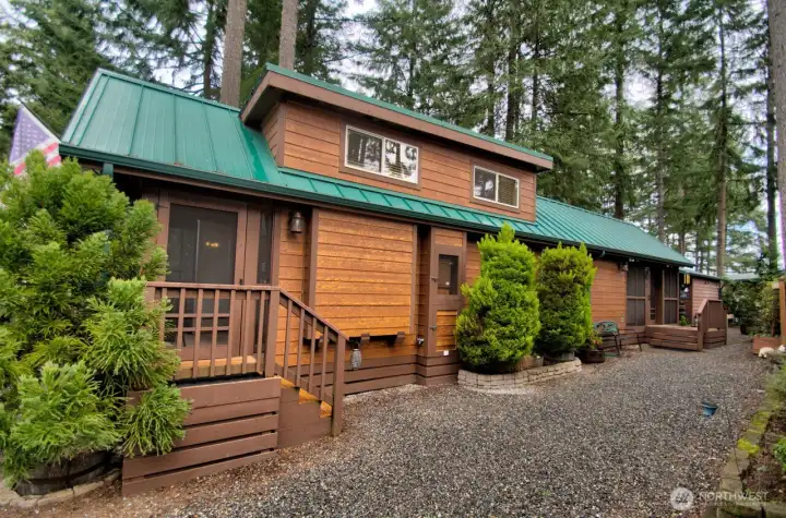 SHED IN THE BACK OF THE PROPERTY WITH WASHER/DRYER FREEZER