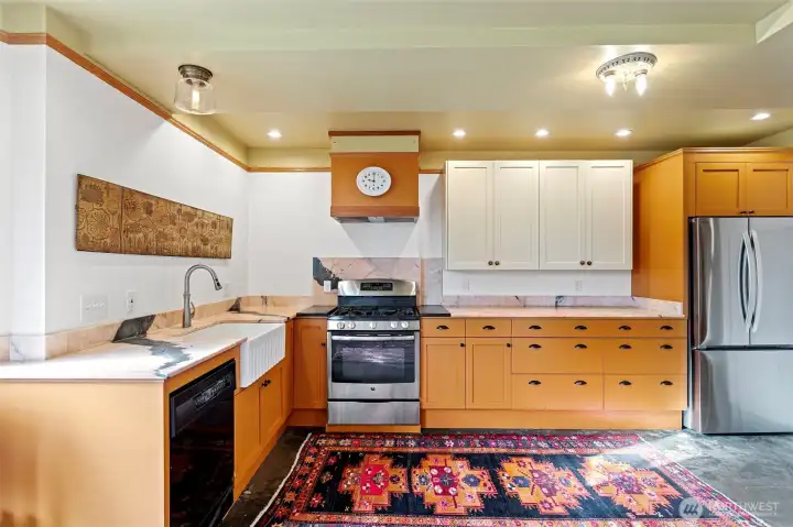 Guest suite kitchen (lower level)