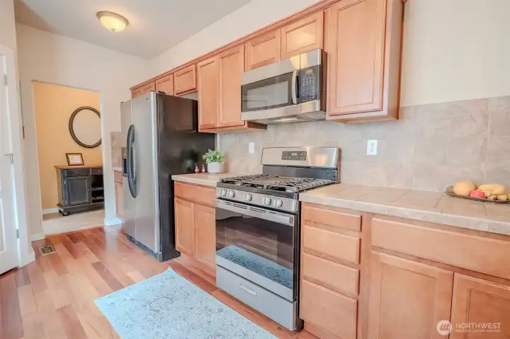 gas cooktop and walkin pantry