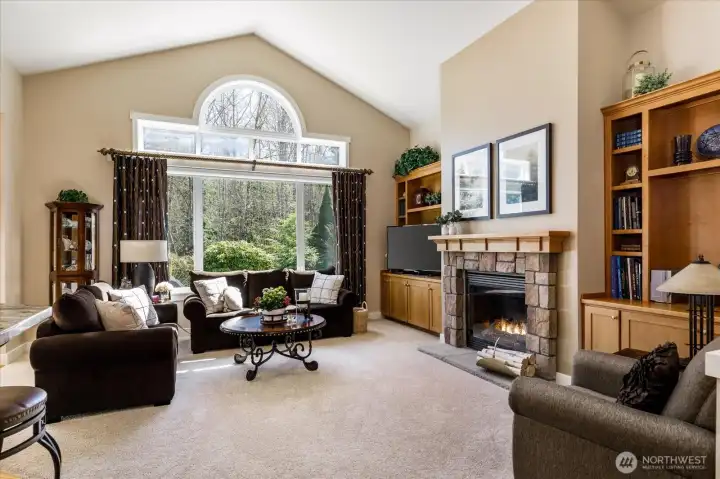 Cozy yet open living area, perfect for everyday living and entertaining
