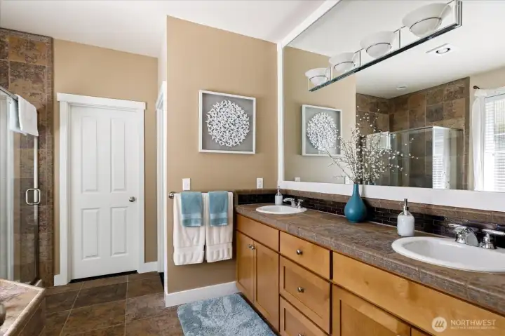 Primary full bath leads to walk in closet