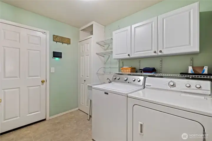 Laundry room - appliances stay