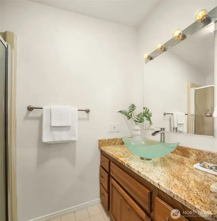 Attached primary 3/4 bath