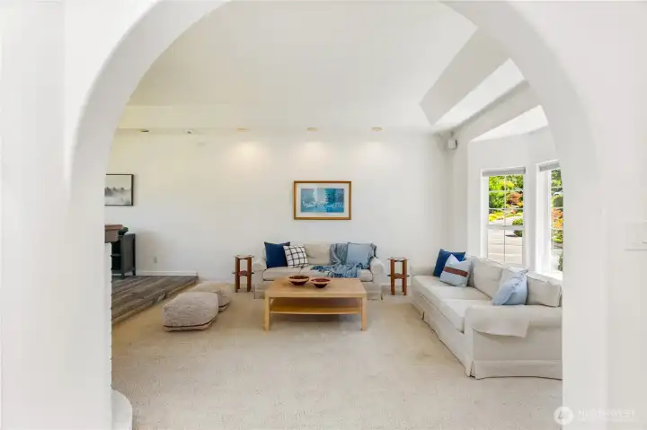 Architecture features that make this a stunning entry to the living room.