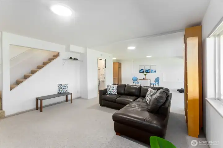 Studio area that has 3/4 bath.  Separate entrance for multigenerational living or guests.