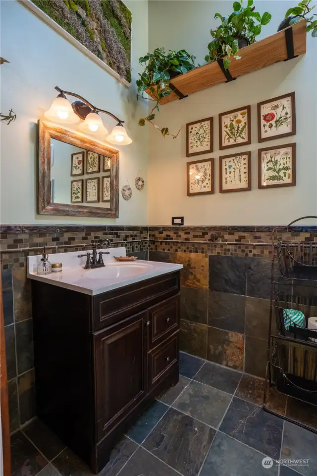 Upstairs bathroom with jetted tub