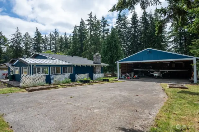 Hangar right next to the home