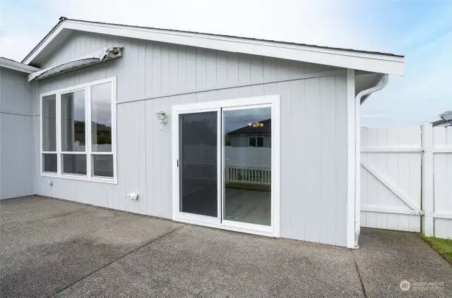 A brand-new sliding door provides direct access to the primary suite from the patio, while a gate to the right leads to the front yard for added convenience.