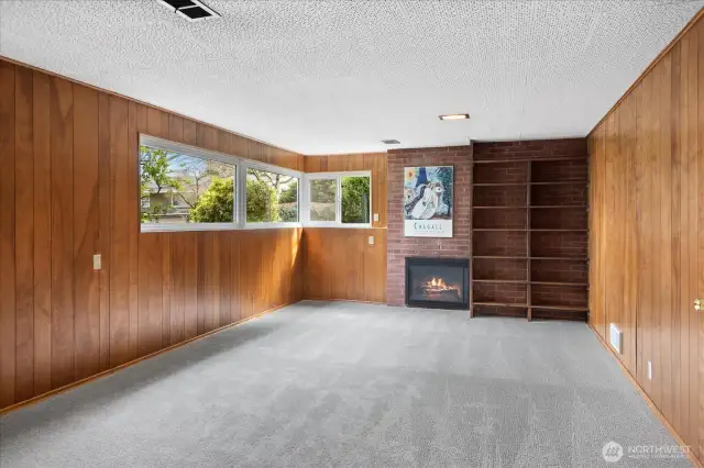Rec-room before virtual staging...