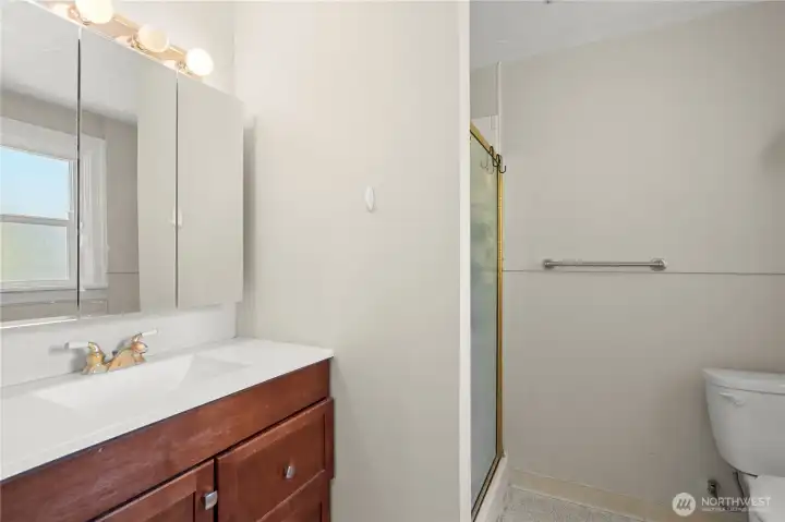 Main bathroom walk-in shower, upstairs
