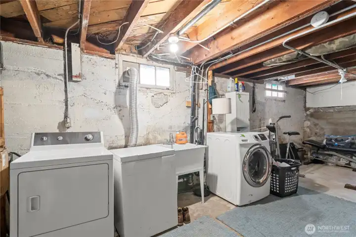310 Laundry and storage