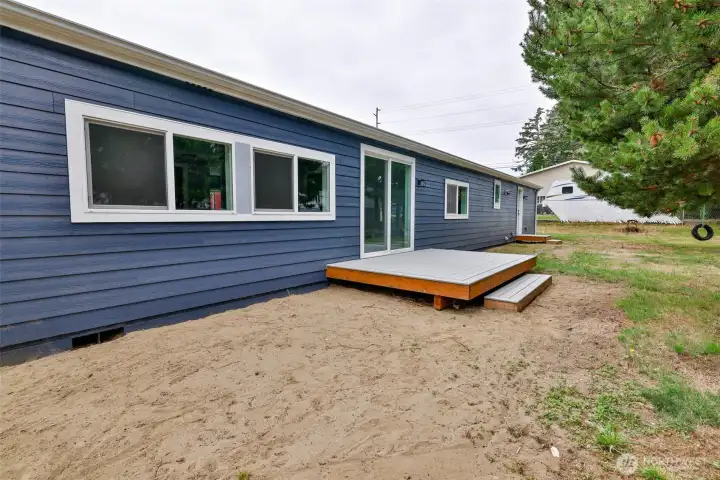 Large backyard with a nice parto!