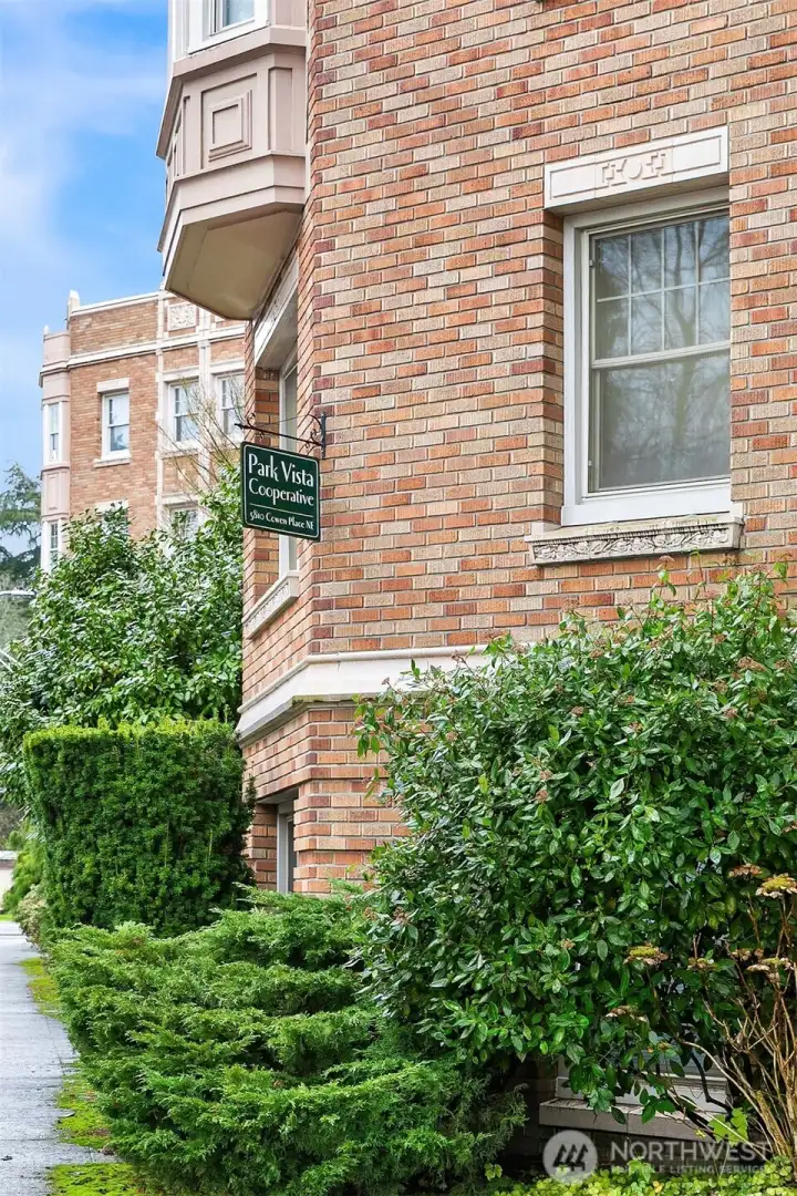 Park Vista sign on South west corner.