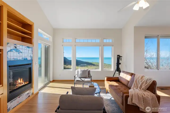 2337 West Beach Road living room view