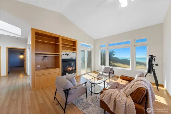 2337 West Beach Road living room  view
