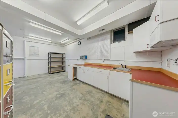 2337 West Beach Road garage/shop/hobby space *Virtually decluttered