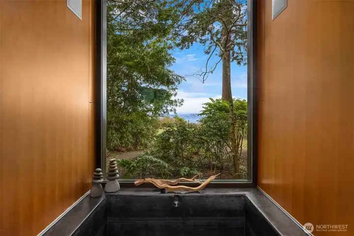 Main house 1st floor Primary Japanese soaking tub