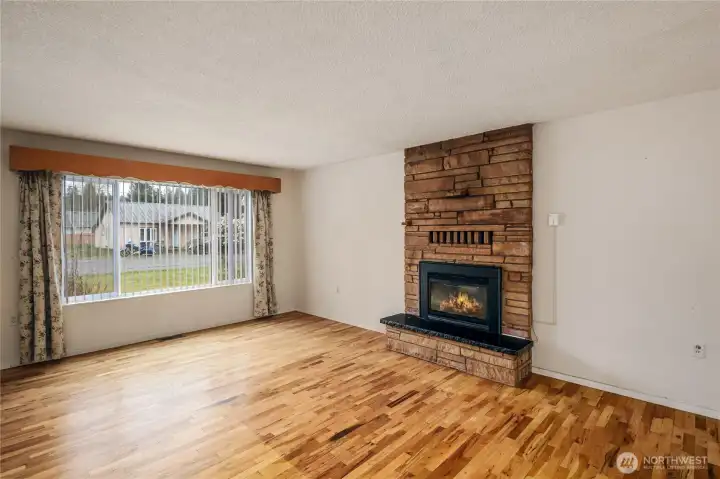Living room has lots of natural light and has hardwood flooring. Living room has lots of natural light and has hardwood flooring.