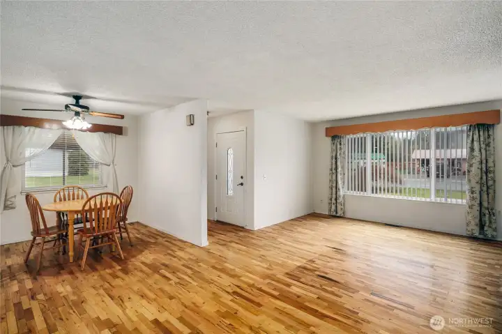 Living room is open to the dining area making entertaining easy. Living room is open to the dining area making entertaining easy.
