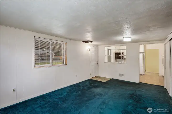 Family room is spacious and open to the kitchen. Family room is spacious and open to the kitchen.