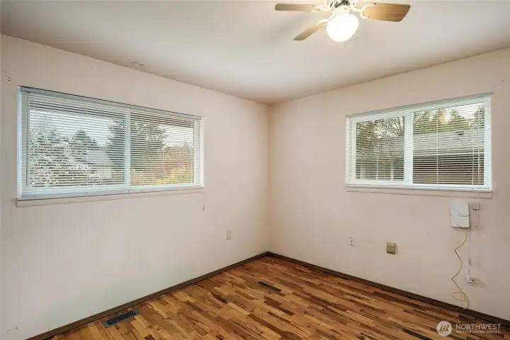 Another look at bedroom 2, all set up with Ziply. Another look at bedroom 2, all set up with Ziply.