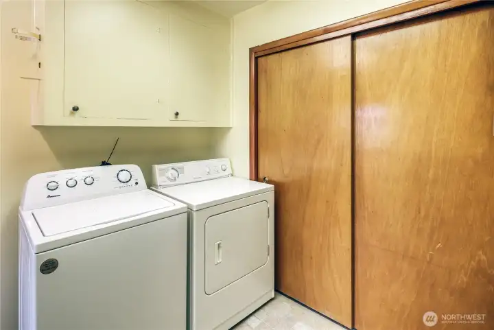Laundry room comes with washer & dryer and 1 side of the closet is pantry. Laundry room comes with washer & dryer and 1 side of the closet is pantry.