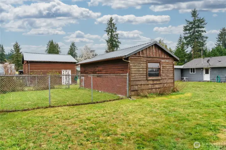 Exterior view of both shops! Exterior view of both shops!