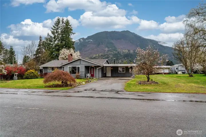 Lot is over 17,000 square feet, plenty of room for RV or toys. Lot is over 17,000 square feet, plenty of room for RV or toys.