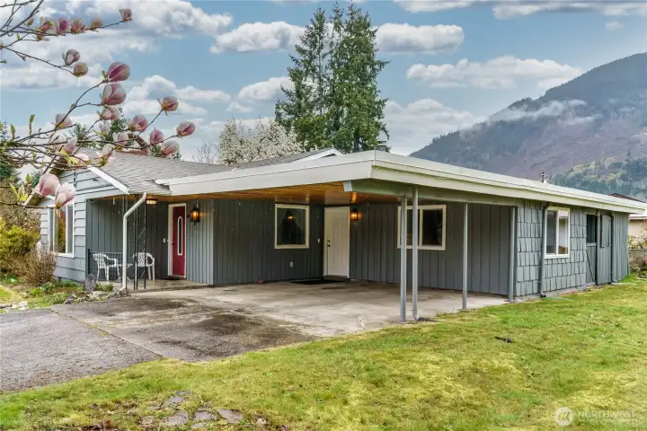 2 car carport and lots of driveway parking. 2 car carport and lots of driveway parking.