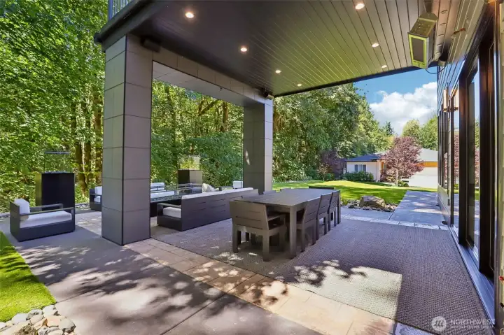 Luxurious Outdoor Living Luxurious Outdoor Living