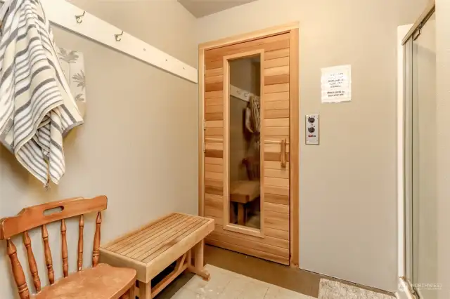 Sauna room w/shower