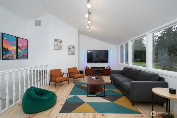 Virtually staged bonus room