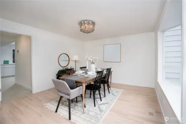 Huge bay window in the dining room to give you tons of light