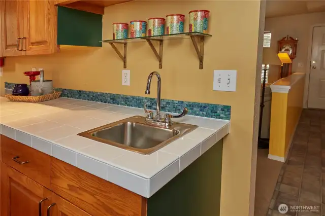 Extra prep sink and plenty of space for two or three cooks in the kitchen!