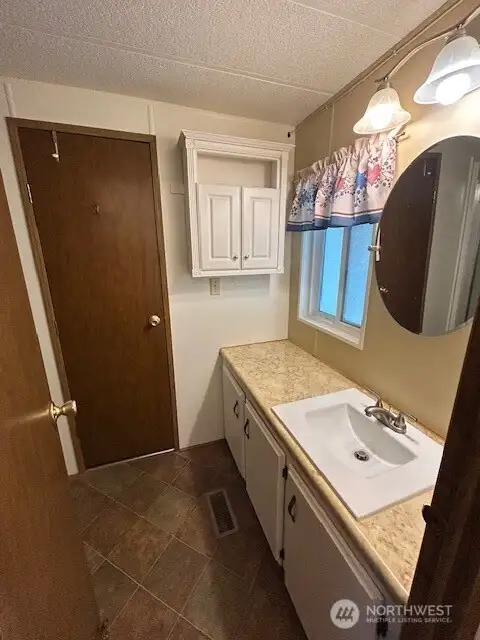 3/4 main bath
