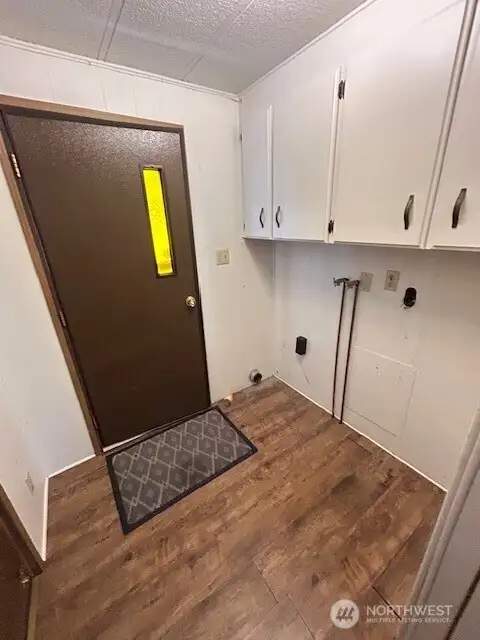 Entry side door /utility room