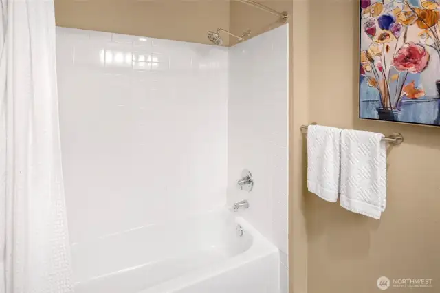 A classic combo that’s ready for a soak or a rinse—plus freshly tiled walls and a clean, minimalist look.