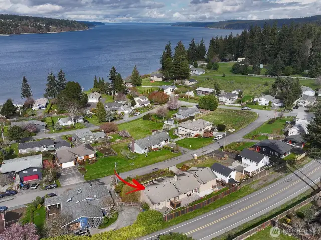 A stone's throw from Freeland Park including pavilions w/ picnic tables, a beach with a boat ramp & fun playground. You are so close to Freeland amenities!  Welcome to Freeland, Welcome Home!