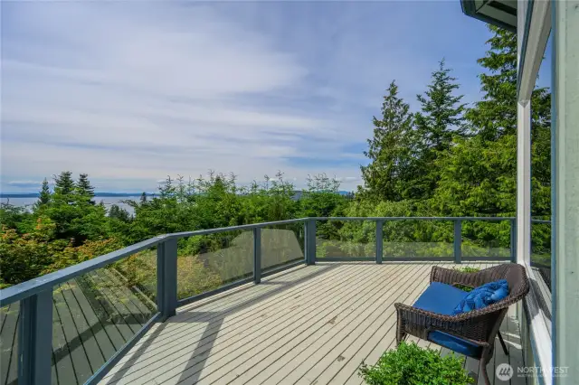 Take in panoramic views of the San Juan Islands from the expansive deck- ideal for morning coffee or sunset cocktails.