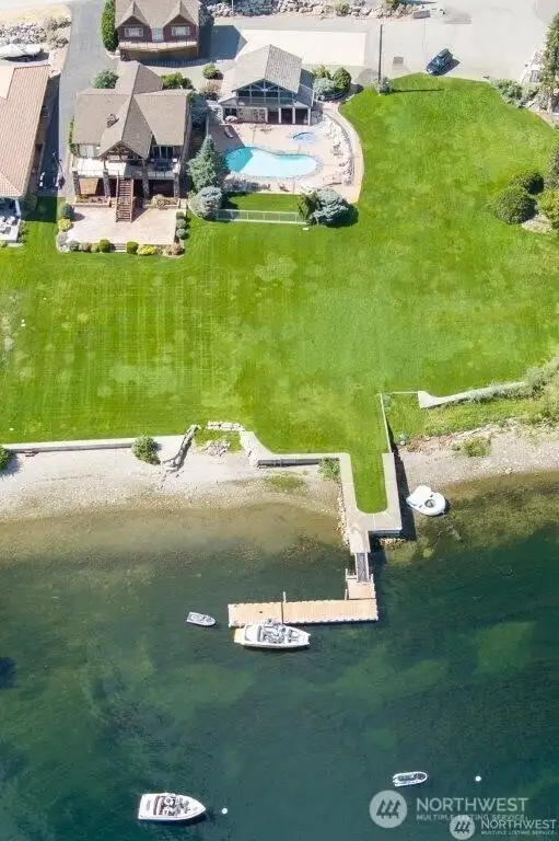 Shadow Ridge Dock (clubhouse in the background).