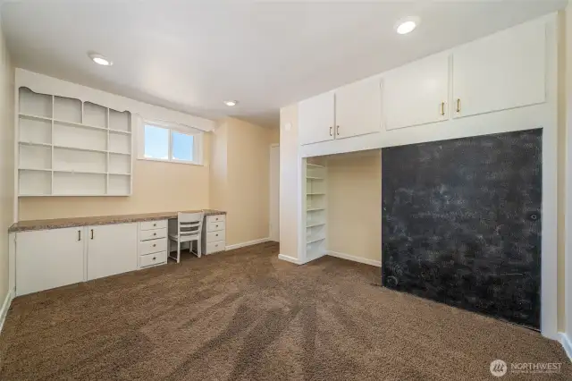 Upstairs Bed 2 - chalkboard closet door