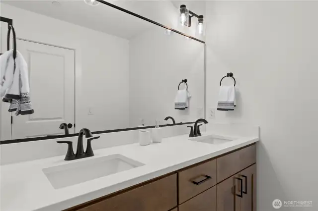 2nd upper level Full Bath